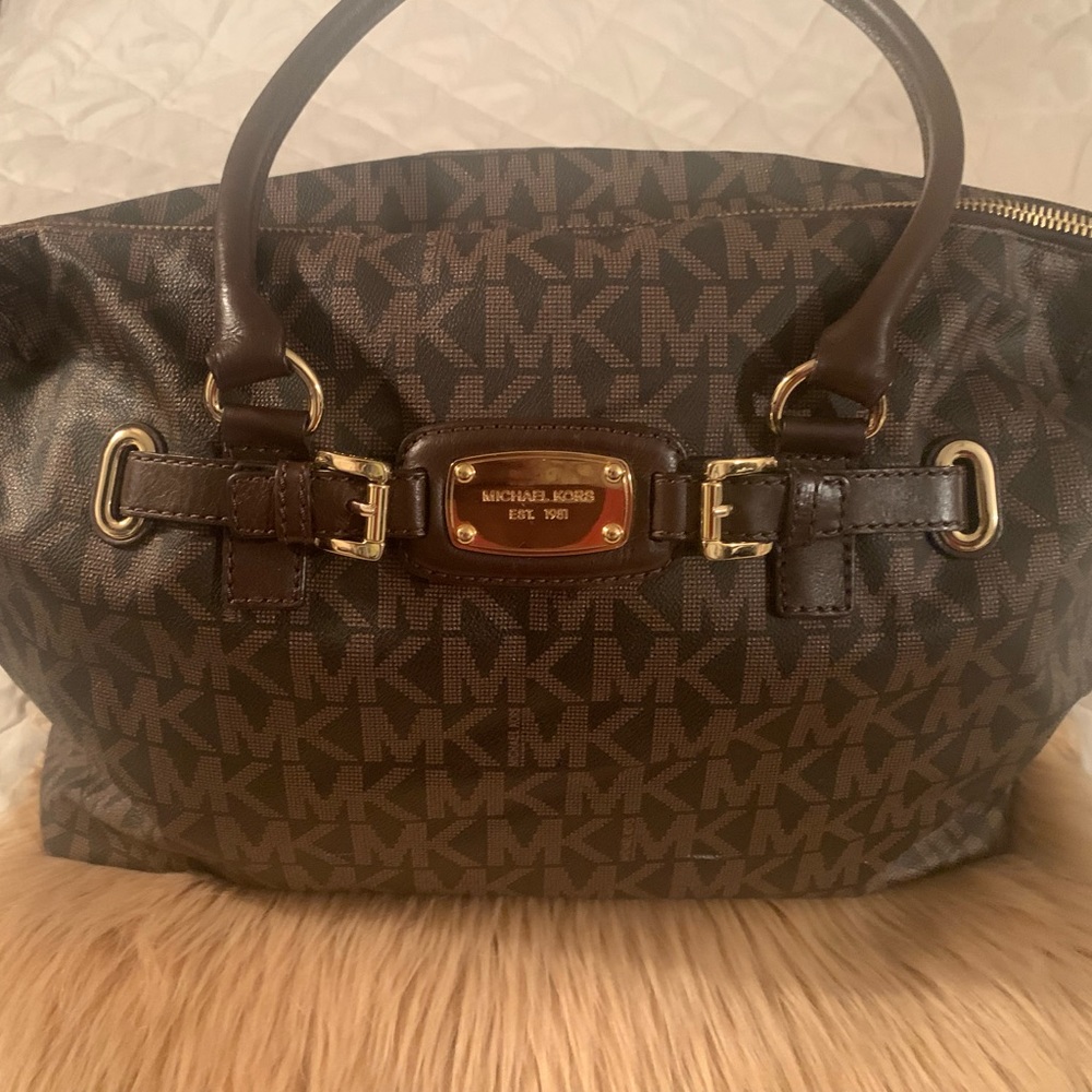 MICHAEL KORS OVERSIZE OR TRAVEL BAG.
